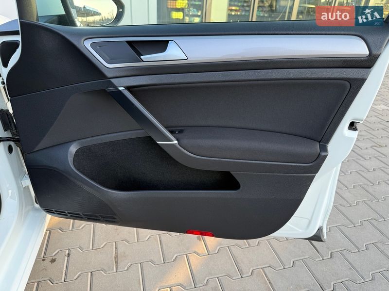 Хэтчбек Volkswagen e-Golf 2014 в Владимире