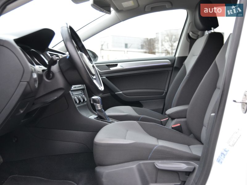 Хэтчбек Volkswagen e-Golf 2015 в Луцке