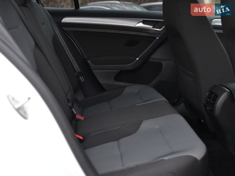 Хэтчбек Volkswagen e-Golf 2015 в Луцке