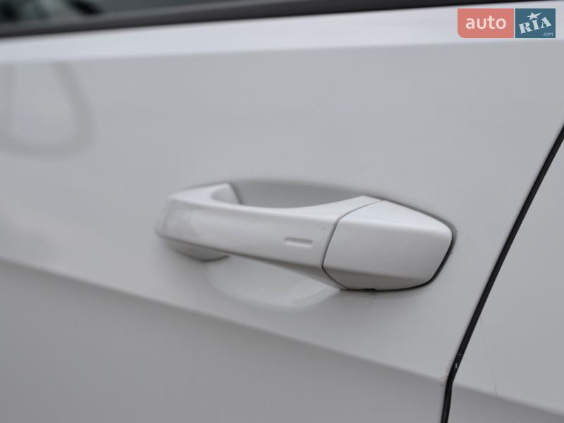 Хэтчбек Volkswagen e-Golf 2015 в Луцке