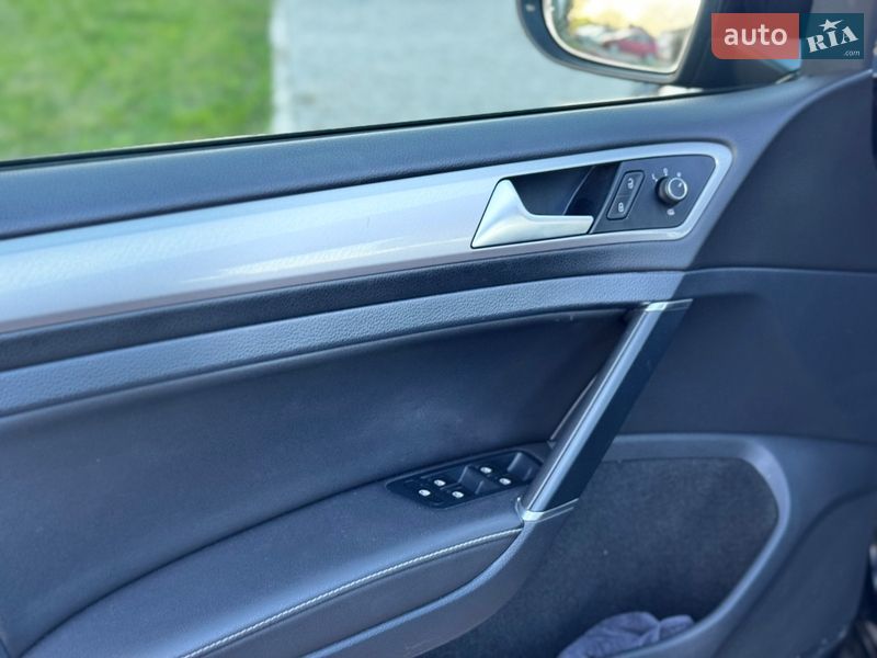 Хэтчбек Volkswagen e-Golf 2015 в Чорткове