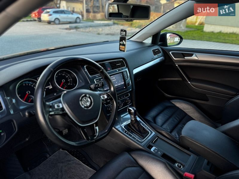 Хэтчбек Volkswagen e-Golf 2015 в Чорткове