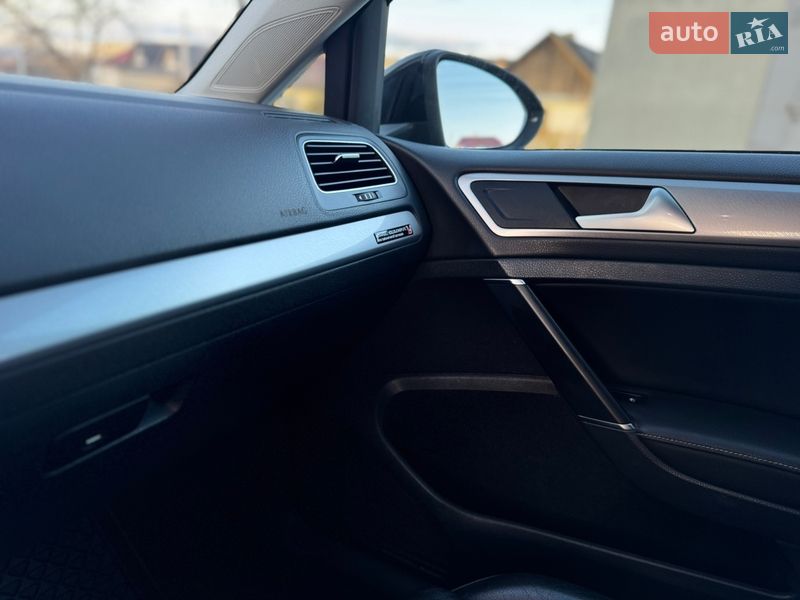 Хэтчбек Volkswagen e-Golf 2015 в Чорткове