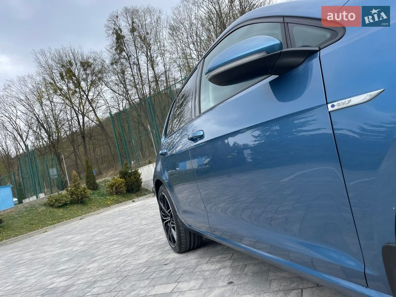 Хэтчбек Volkswagen e-Golf 2016 в Львове