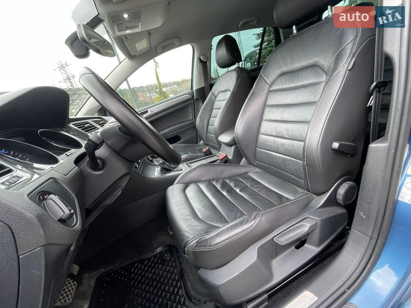 Хэтчбек Volkswagen e-Golf 2016 в Львове