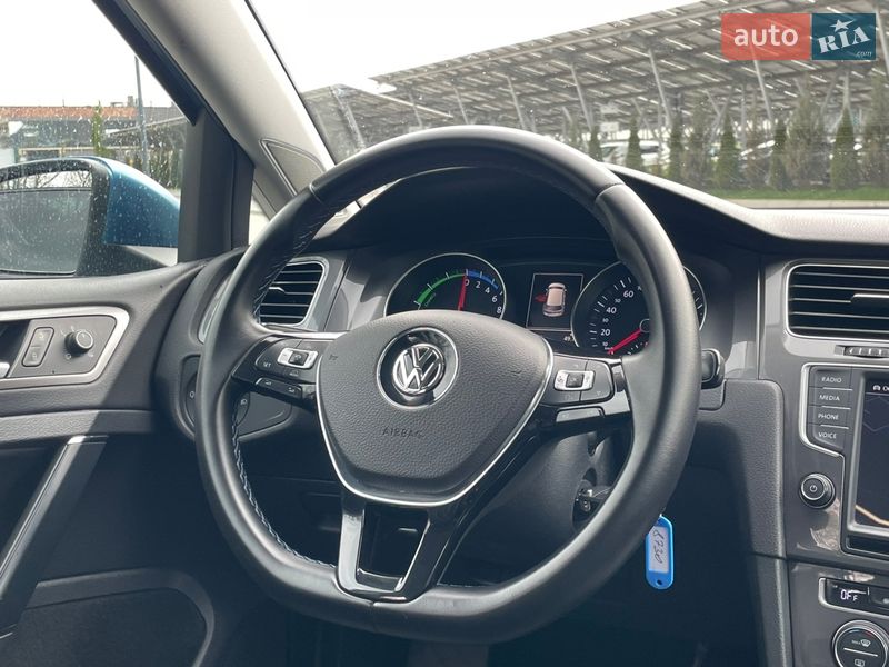 Хэтчбек Volkswagen e-Golf 2016 в Львове