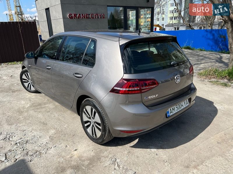 Хэтчбек Volkswagen e-Golf 2014 в Житомире