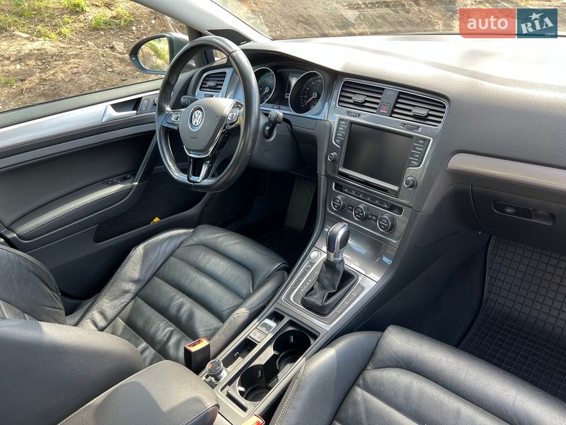 Хэтчбек Volkswagen e-Golf 2014 в Житомире