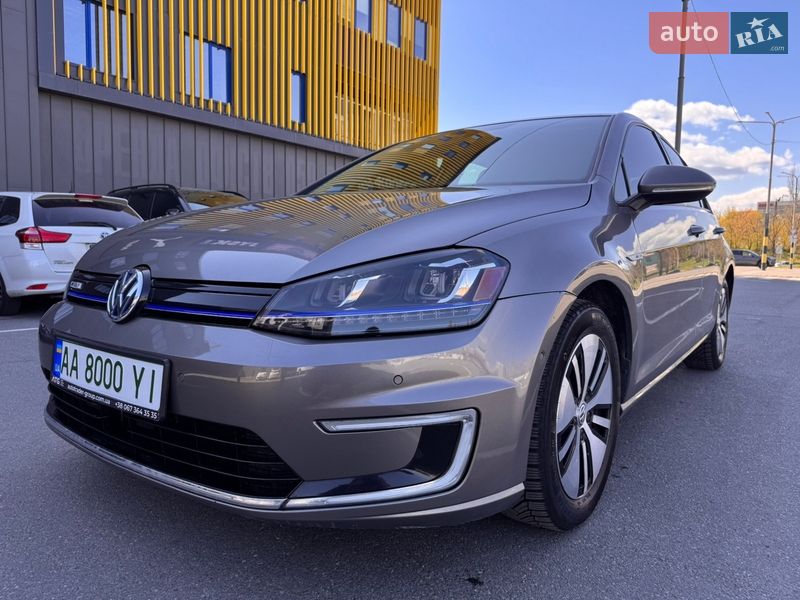 Хэтчбек Volkswagen e-Golf 2016 в Киеве