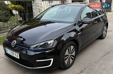 Хэтчбек Volkswagen e-Golf 2015 в Львове