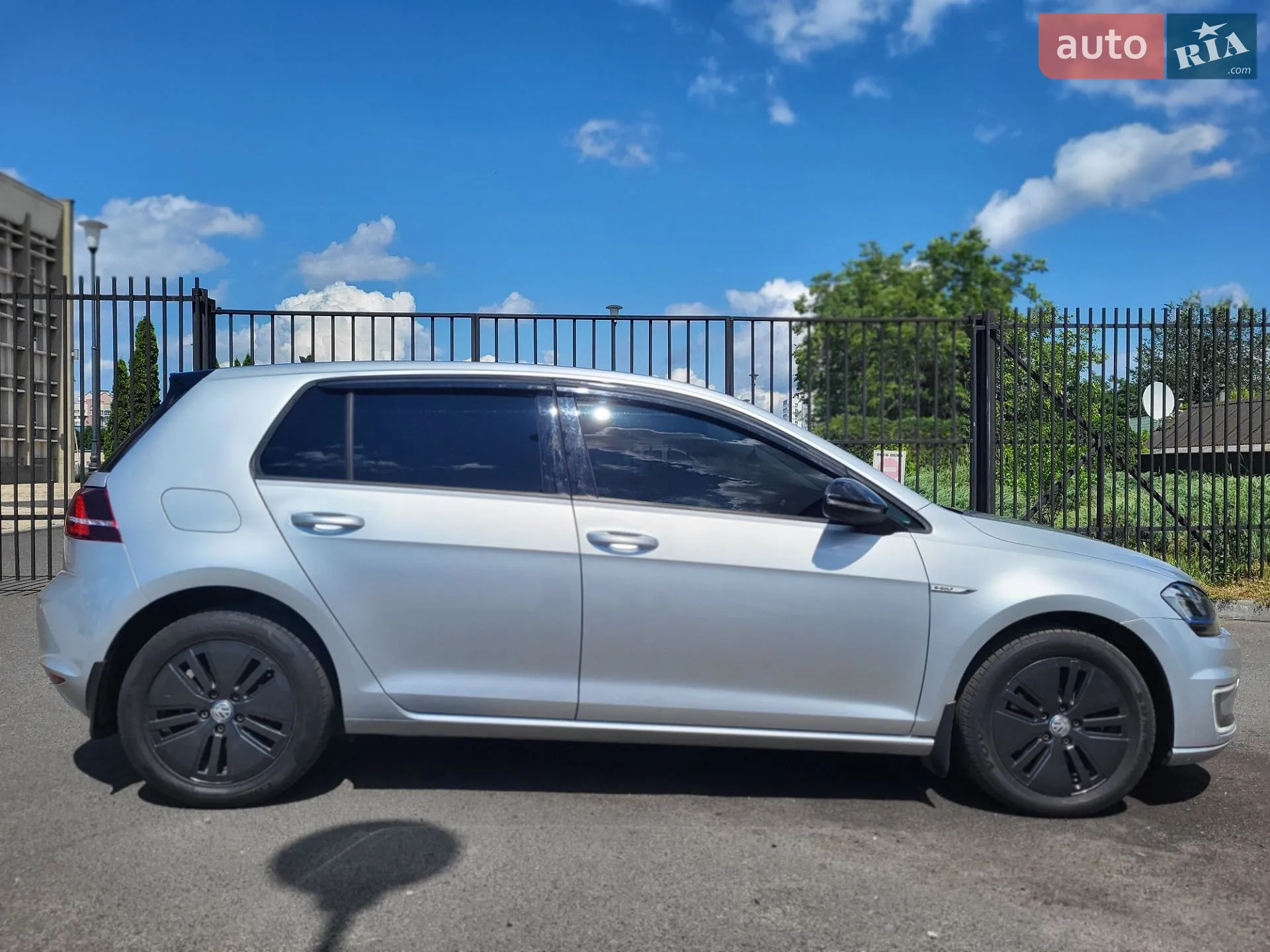 Volkswagen e-Golf 2015 VIN WVWZZZAUZGW902630 фото оголошення 8 з 71