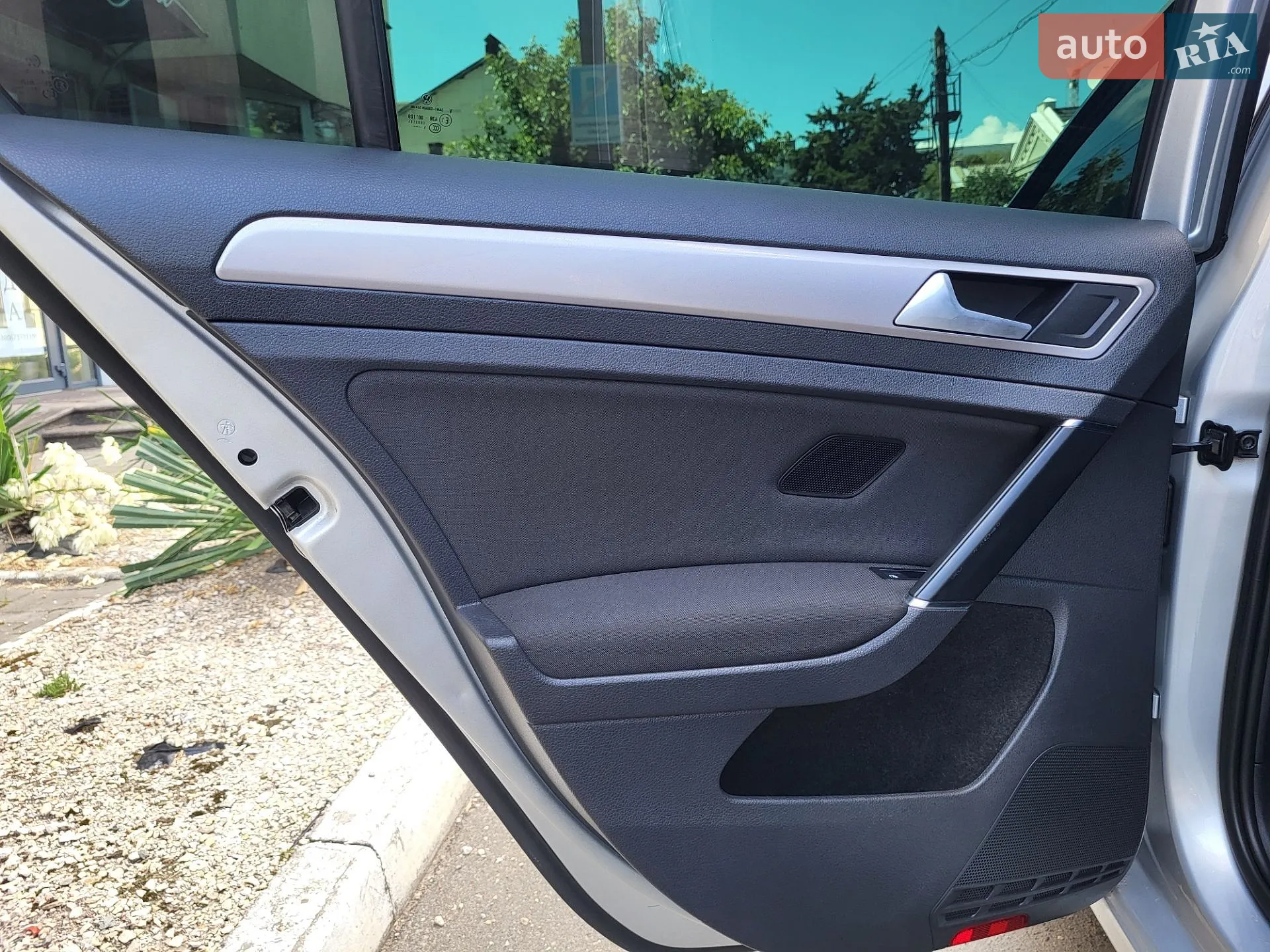 Volkswagen e-Golf 2015 VIN WVWZZZAUZGW902630 фото оголошення 30 з 73