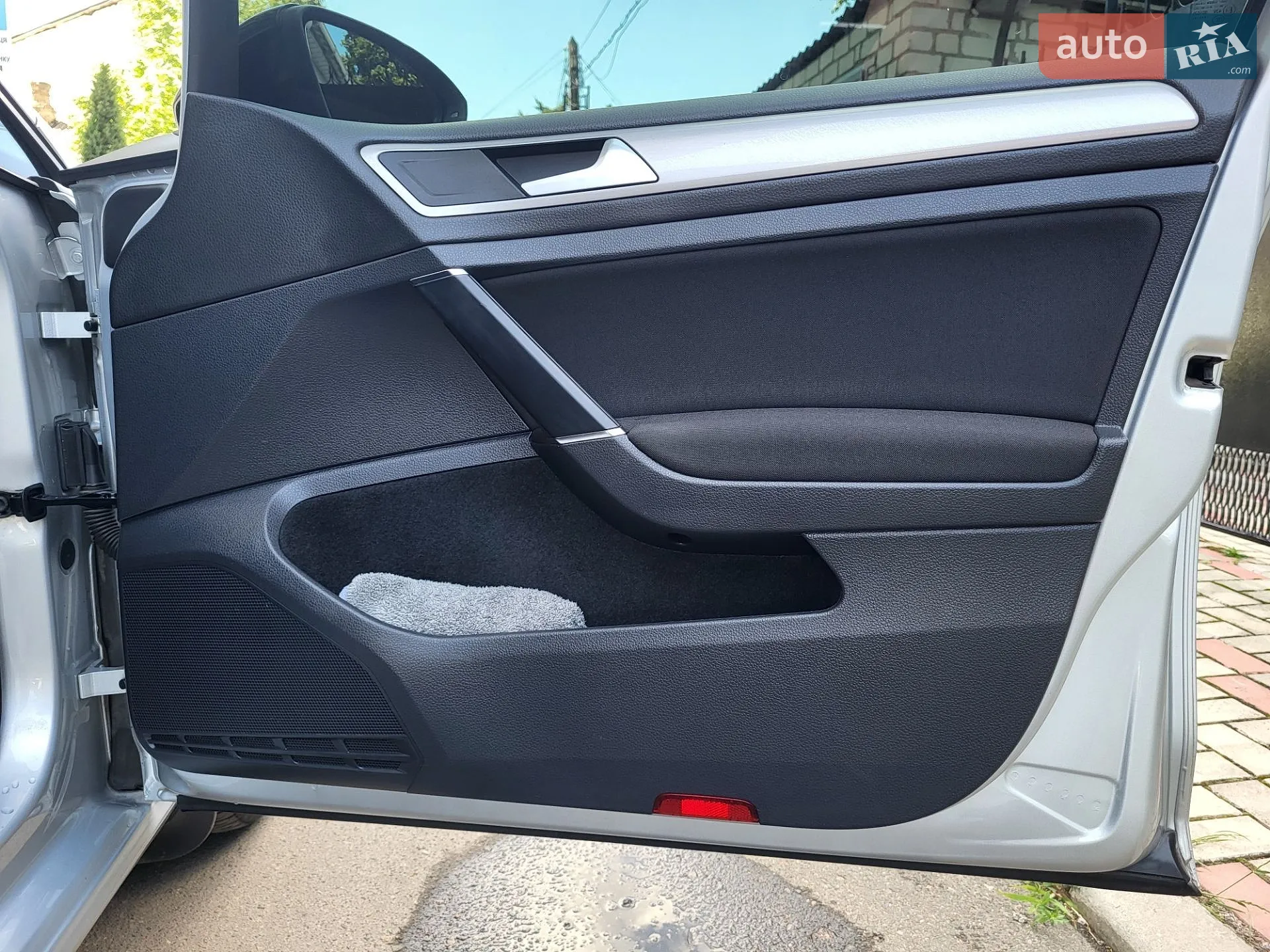 Volkswagen e-Golf 2015 VIN WVWZZZAUZGW902630 фото оголошення 32 з 71