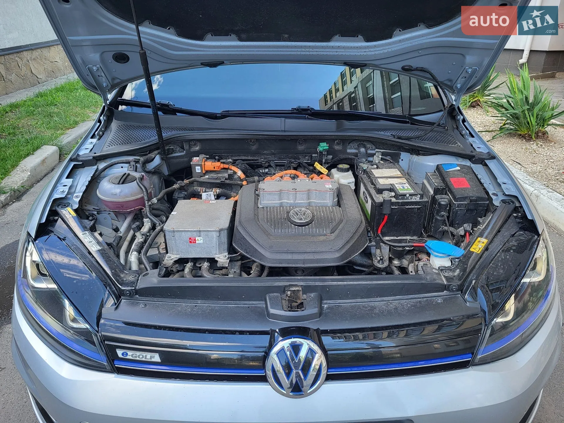 Volkswagen e-Golf 2015 VIN WVWZZZAUZGW902630 фото оголошення 40 з 73