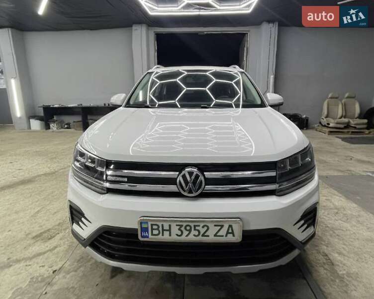 Volkswagen E-Tharu 2020