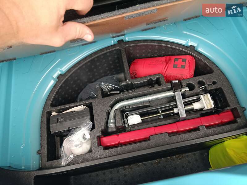 Хэтчбек Volkswagen e-Up 2021 в Киеве