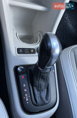 Хэтчбек Volkswagen e-Up 2015 в 