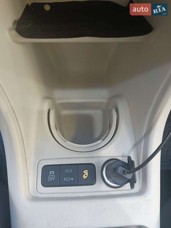 Хэтчбек Volkswagen e-Up 2015 в Дереваче