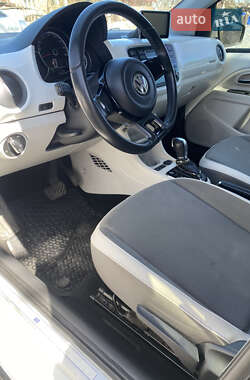 Хэтчбек Volkswagen e-Up 2013 в 