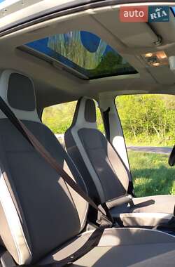 Хэтчбек Volkswagen e-Up 2014 в 