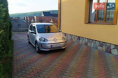 Хетчбек Volkswagen e-Up 2016 в Надвірній