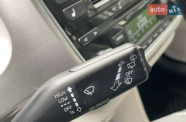 Хэтчбек Volkswagen e-Up 2014 в 