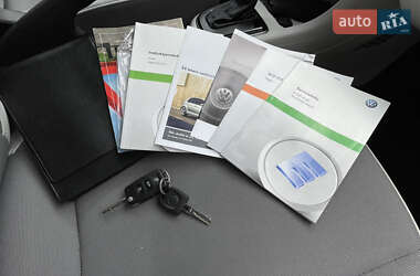 Хэтчбек Volkswagen e-Up 2014 в 