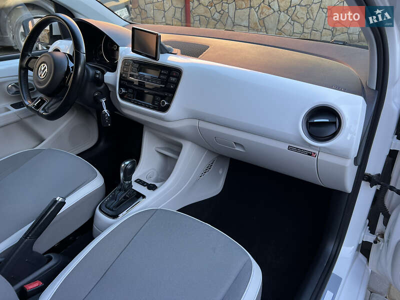 Хэтчбек Volkswagen e-Up 2014 в Львове