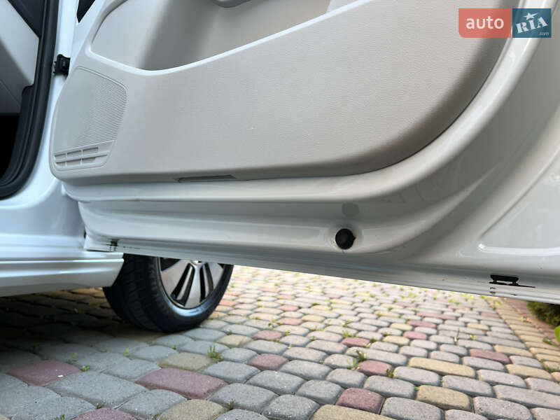 Хэтчбек Volkswagen e-Up 2014 в Львове