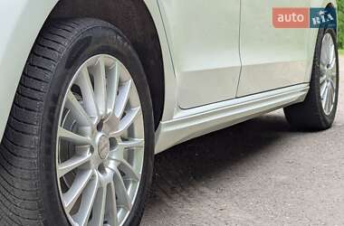 Хетчбек Volkswagen e-Up 2013 в 