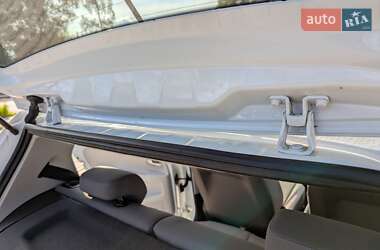 Хетчбек Volkswagen e-Up 2013 в 