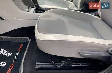 Хэтчбек Volkswagen e-Up 2013 в 