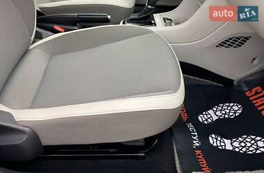 Хэтчбек Volkswagen e-Up 2013 в 