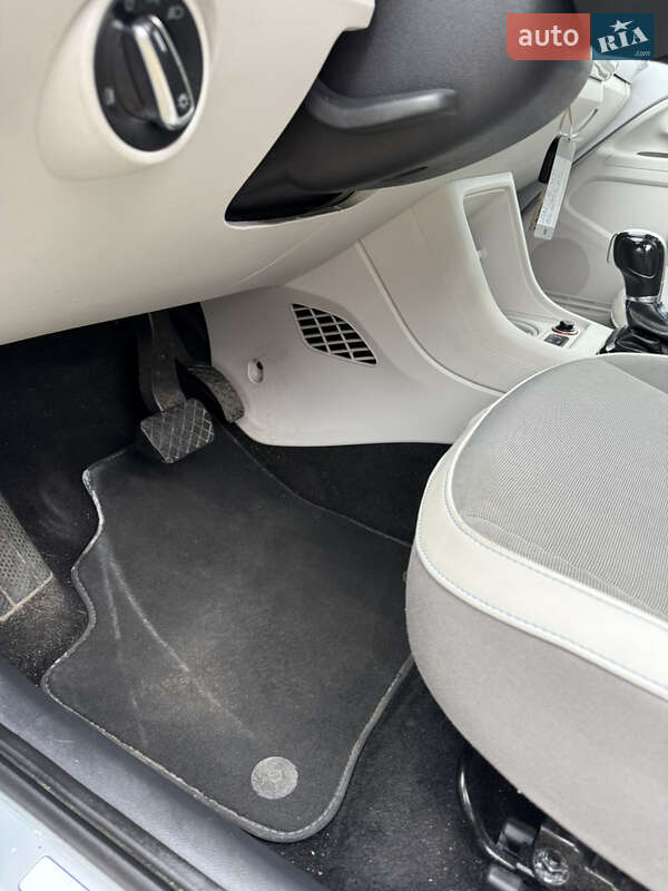 Хэтчбек Volkswagen e-Up 2014 в Львове