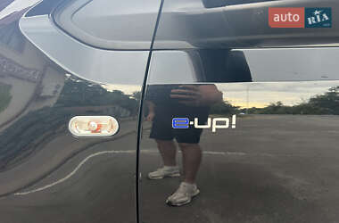 Хэтчбек Volkswagen e-Up 2015 в 