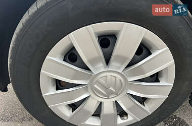 Хэтчбек Volkswagen e-Up 2015 в 