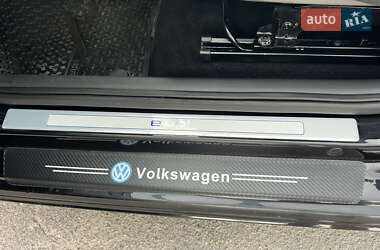 Хэтчбек Volkswagen e-Up 2015 в 