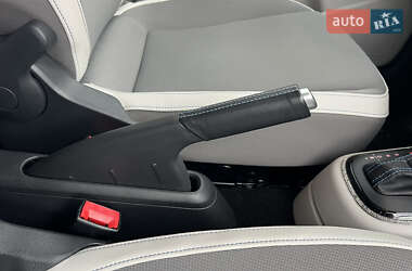 Хэтчбек Volkswagen e-Up 2015 в 