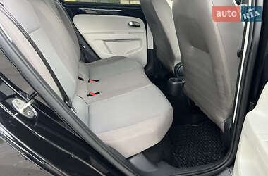 Хэтчбек Volkswagen e-Up 2015 в 