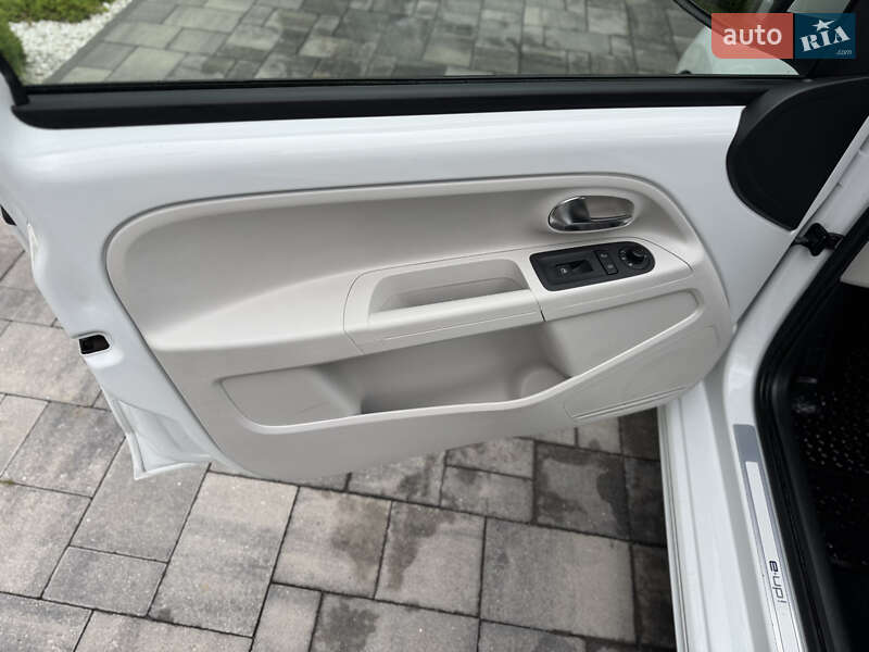 Хэтчбек Volkswagen e-Up 2014 в Ровно