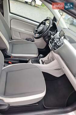 Хэтчбек Volkswagen e-Up 2014 в 