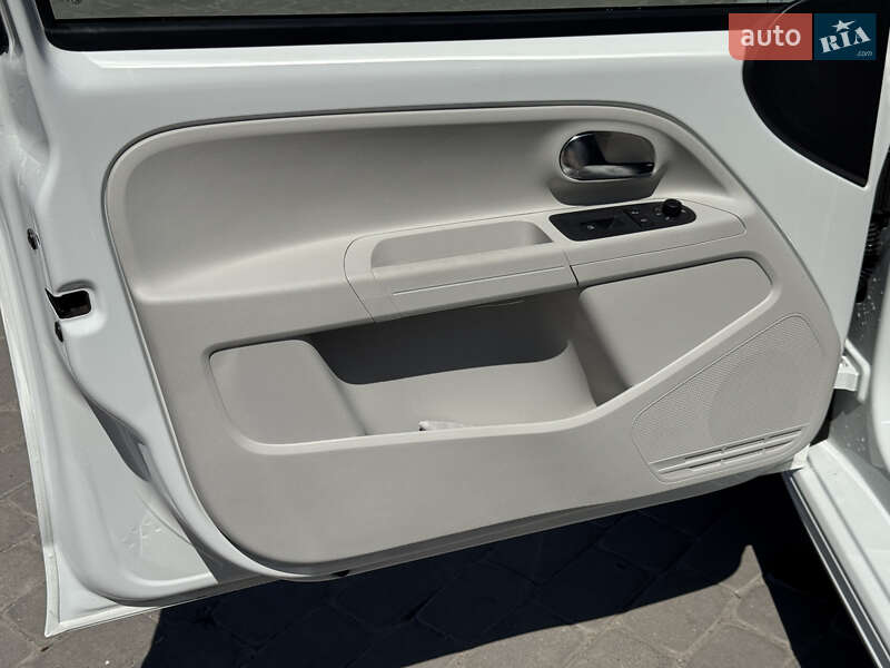 Хетчбек Volkswagen e-Up 2013 в Кам'янець-Подільському