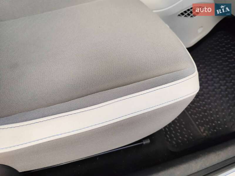 Хетчбек Volkswagen e-Up 2015 в Києві