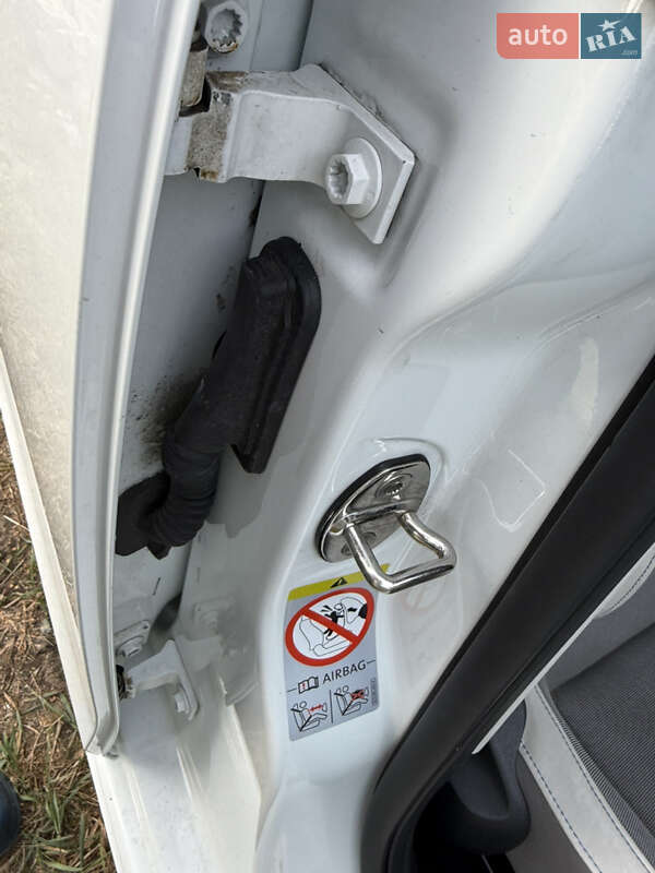 Хетчбек Volkswagen e-Up 2014 в Львові фото 56 Хетчбек Volkswagen e-Up 2014 в Львові