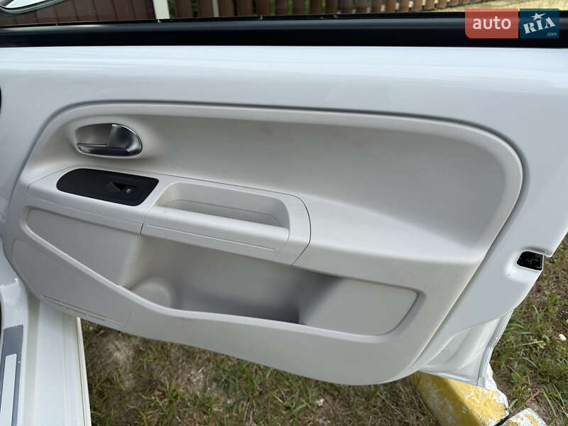 Хетчбек Volkswagen e-Up 2014 в Львові фото 58 Хетчбек Volkswagen e-Up 2014 в Львові