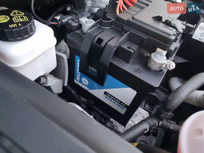 Хетчбек Volkswagen e-Up 2013 в Житомирі