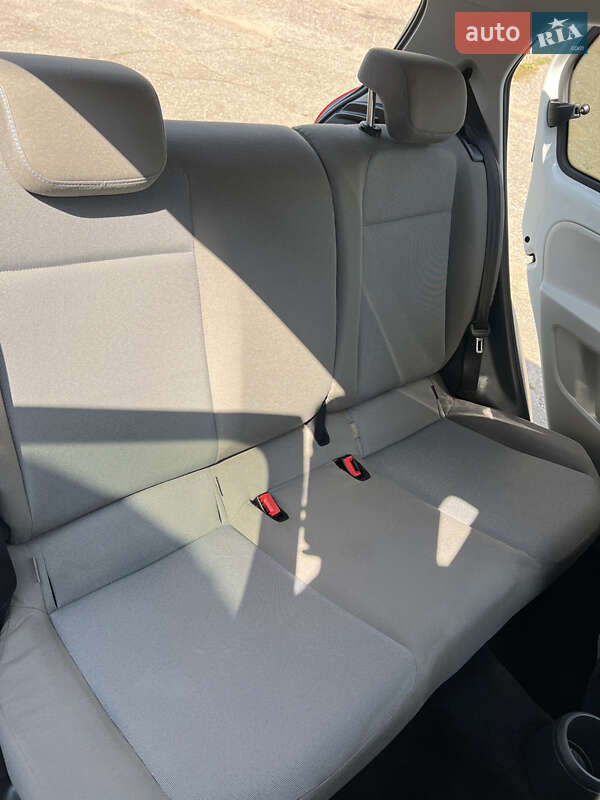 Хэтчбек Volkswagen e-Up 2014 в Житомире фото 17 Хэтчбек Volkswagen e-Up 2014 в Житомире