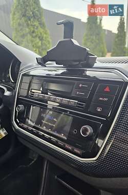Хэтчбек Volkswagen e-Up 2020 в 