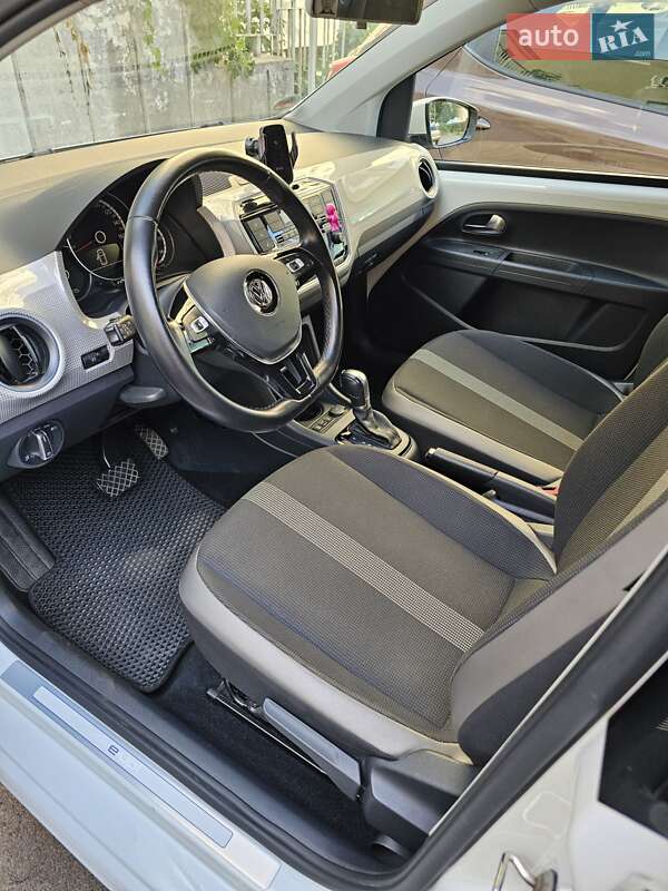 Хетчбек Volkswagen e-Up 2017 в Києві