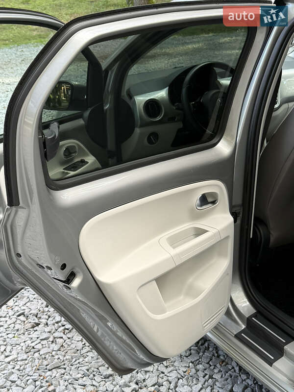 Хэтчбек Volkswagen e-Up 2014 в Бродах